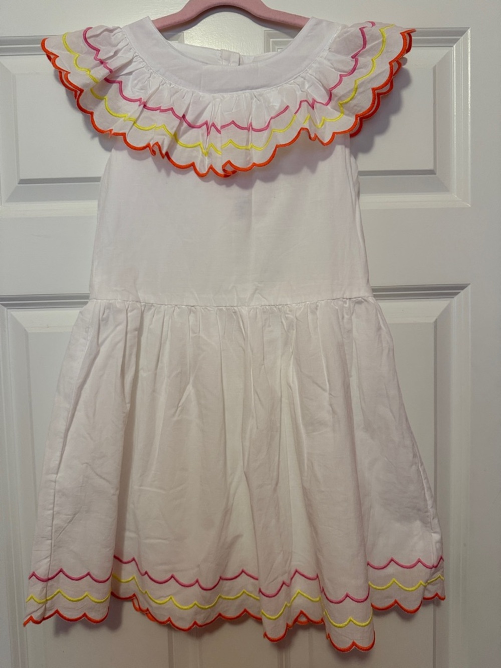 Janie and Jack Girls White Ruffle Collar Dress with Neon Scallop Trim. NWT.